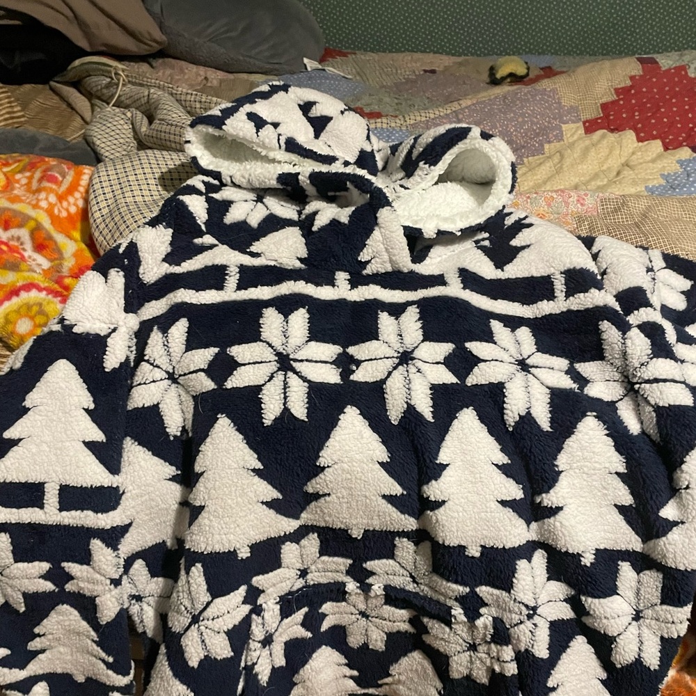 Vera Bradley Jacquard fleece hoodie with pocket size large. Nwt- navy